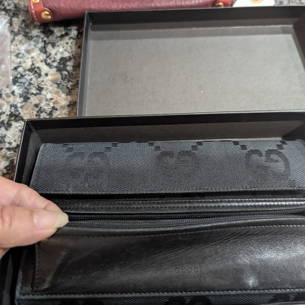 Gucci Black wallet with box